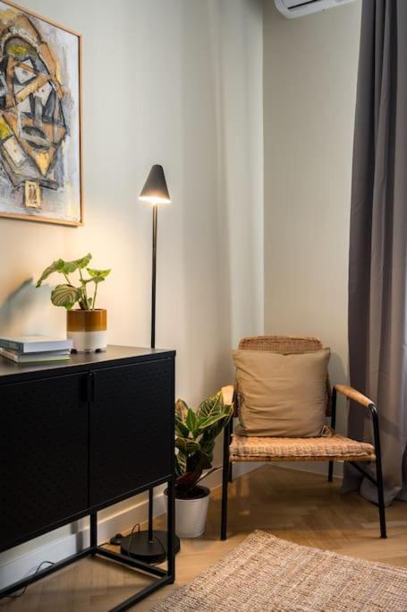 Exquisite Art Deco 2Br Apartment Prime Location Бухарест Екстер'єр фото