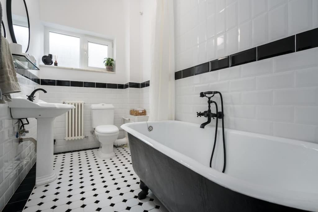 Exquisite Art Deco 2Br Apartment Prime Location Бухарест Екстер'єр фото