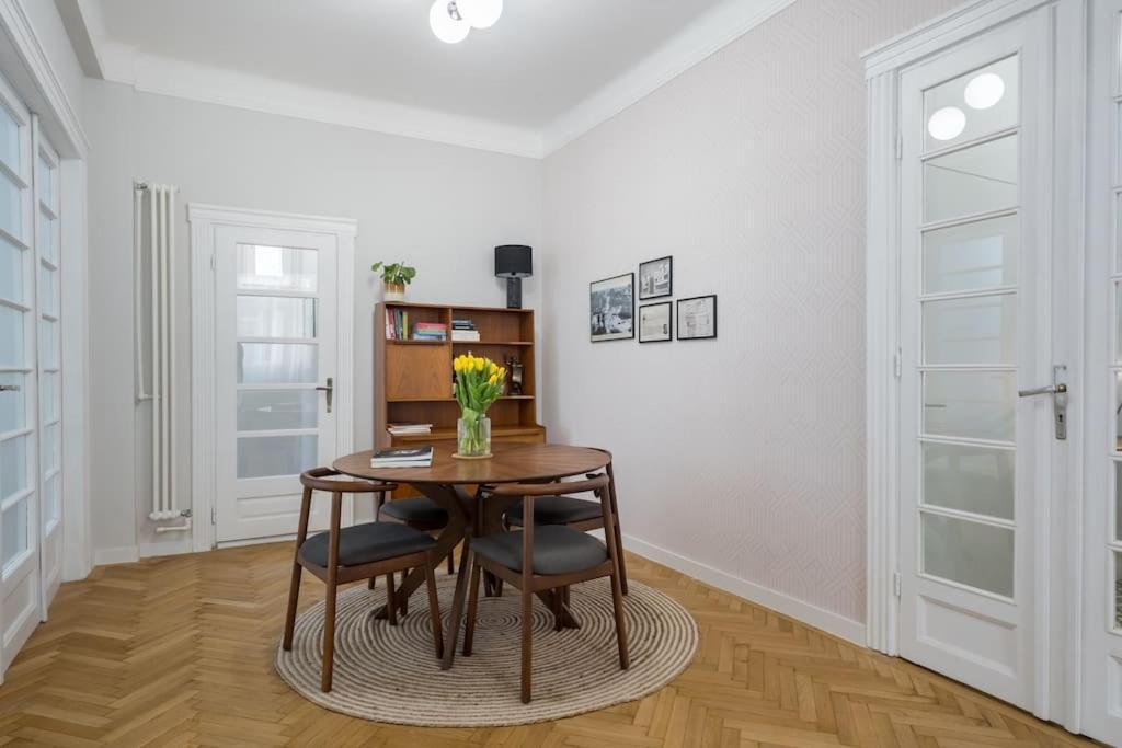 Exquisite Art Deco 2Br Apartment Prime Location Бухарест Екстер'єр фото