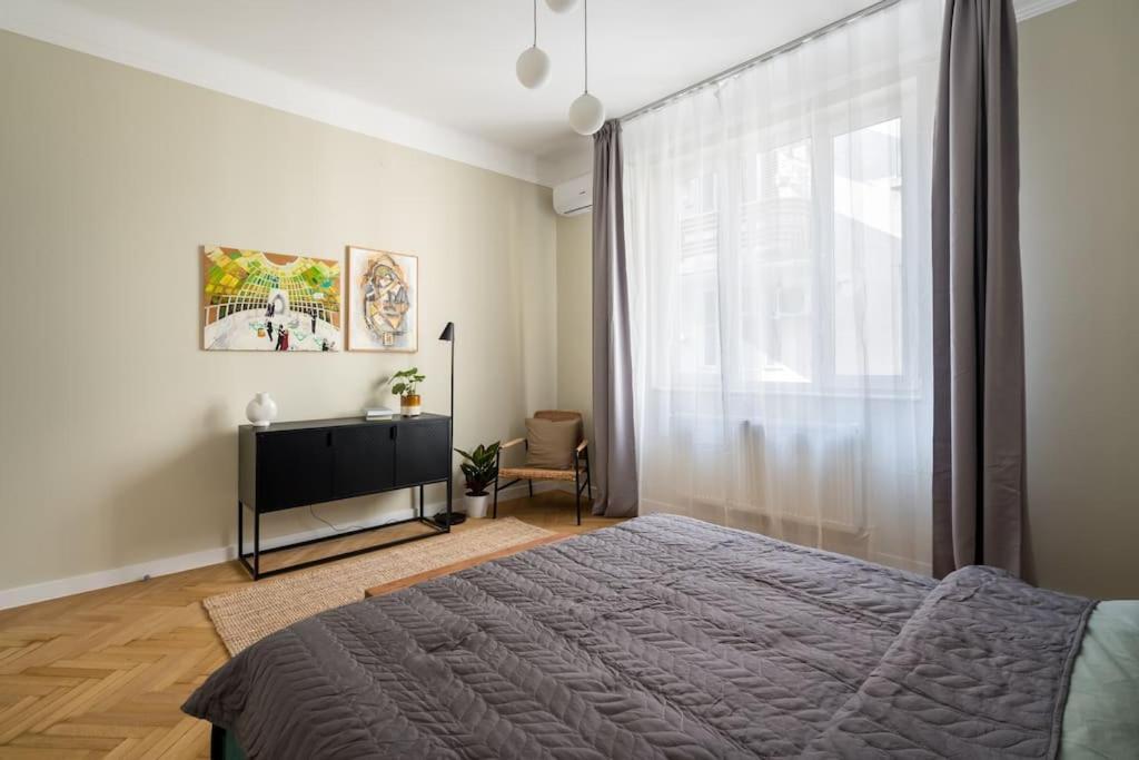 Exquisite Art Deco 2Br Apartment Prime Location Бухарест Екстер'єр фото